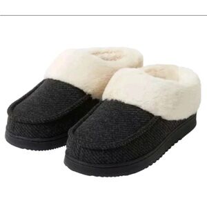 Woman’s Black Dearfoam slippers medium 7-8